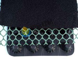 黑色无纺土工布+塑料网格+排水板（H20mm）